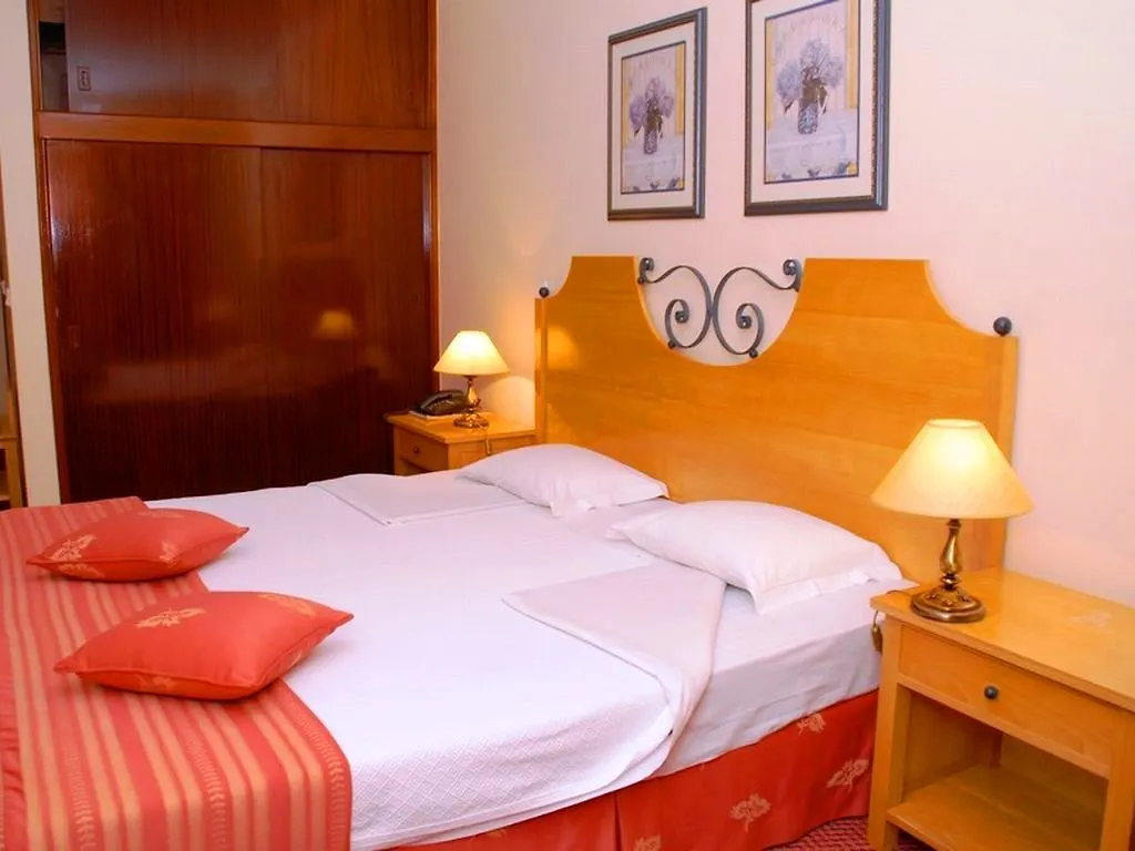 Hotel Pico Da Urze - Paul Da Serra Calheta